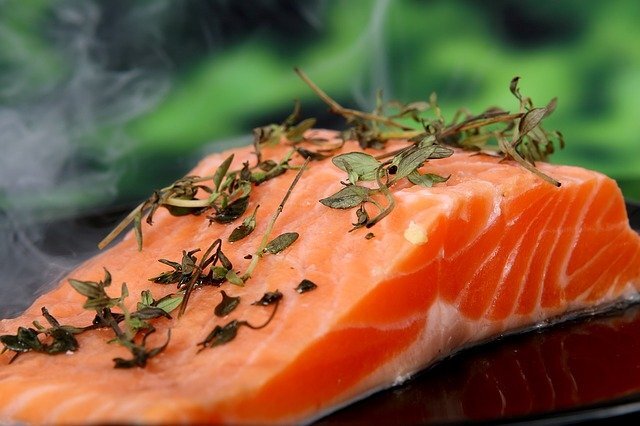 鮭のカロリーはどのくらい 糖質とダイエットにおすすめの食べ方を紹介 Travelnote トラベルノート