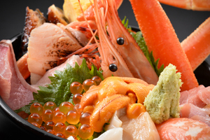 敦賀で海鮮丼を食べるなら！駅周辺や夜でも食べられるお店はある？