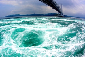 鳴門海峡の渦潮は潮流が創る芸術！観光船や潮見時間帯も紹介！