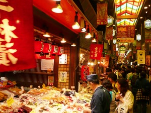 京都の錦市場で食べ歩き！人気のランチからお土産までご紹介！