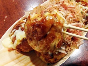 大阪で食べ歩きするなら？おすすめスポットのおいしいグルメ紹介！