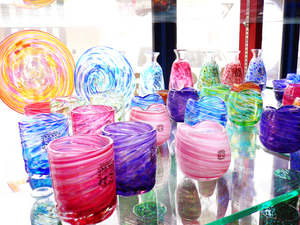 沖縄の伝統工芸品を紹介！織物や琉球ガラスはお土産にも人気＆おすすめ！
