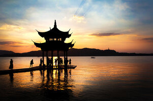 杭州「西湖」を観光！世界遺産を遊覧船で満喫出来る！周辺ホテル情報も