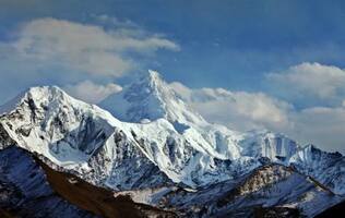 ガンケルプンスム・ジャワリンガ・キュンガリなど中国の未踏峰の美しい山を紹介！