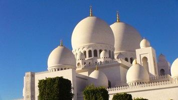 アブダビの観光スポット15選！モスクや美術館などアラビアンな都市！