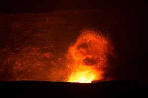 ハワイのキラウエア火山観光が人気！目の前で溶岩が流れ出す？