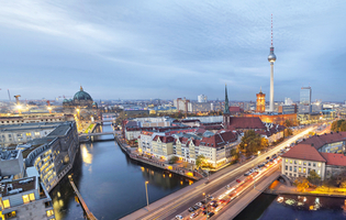 ブランデンブルク門はベルリンの定番観光スポット！歴史などを調査！