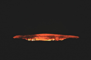 地獄の門！トルクメニスタンにある燃える巨大な穴！実際に間近で見てみる！