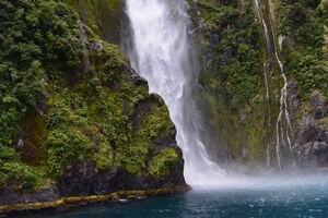 長春祠の廟から渓谷に流れる滝は圧巻の眺め！太魯閣国家公園で見学！