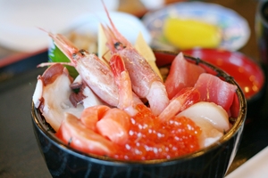 伊豆の人気海鮮丼を食べるならココ！デカ盛りの有名ランチなど！