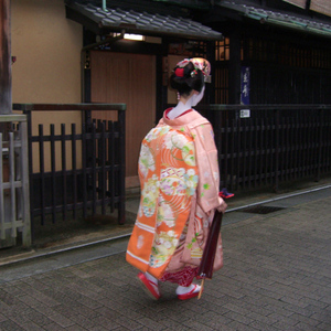 祇園白川は京都らしい魅力の観光スポット！桜のライトアップは幻想的！