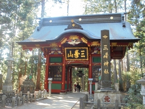 三峯神社はパワースポットとして有名！アクセスやご利益に温泉情報までお届け！
