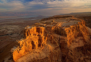 マサダはイスラエルの巨大要塞遺跡！荒涼とした世界に佇む絶景！