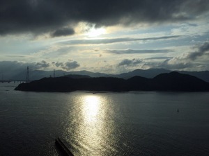 来島海峡大橋はライトアップも必見！雲に浮かぶ絶景橋を見に行こう！