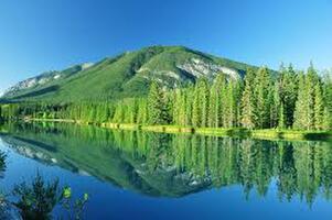 バンフ国立公園の見どころ紹介！美しい湖と山脈を望むカナダ指折りの絶景スポット
