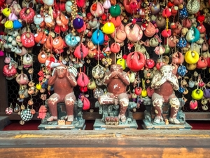 八坂庚申堂は京都東山のお寺！願掛けのくくり猿や人気の指猿守りもご紹介！