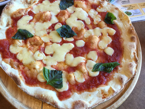 原宿「スポンティーニ」で絶品ピザを堪能！行列ができるほど人気の秘密とは？