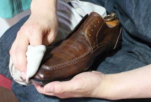 革靴のひび割れの原因や修理・防止方法は？手入れに必要なものもチェック