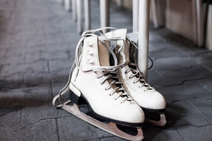 スケートの滑り方やコツを紹介！基本動作や初心者向けの練習まとめ