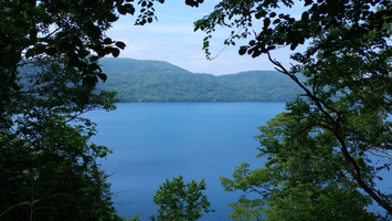 「倶多楽湖」は登別の神秘の湖！コバルトブルーの美しさやボート遊びも紹介！