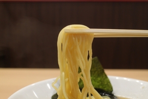 利尻ラーメン味楽は行列覚悟の人気店！新横浜のラーメン博物館でも食べられる！