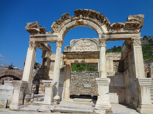 エフェソス遺跡はトルコの世界遺産！アルテミス神殿やクレオパトラの妹のお墓が！