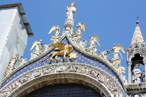 サン・マルコ寺院はベネチアの有名観光スポット！アクセス方法や見どころは？