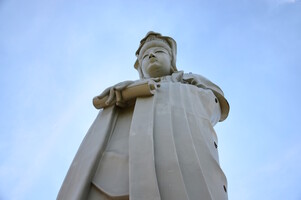 中正公園の観音像は台湾五大仏像の一つ！市街地や港を一望できる展望台も人気！