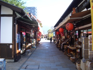 縄手通りは松本で人気のレトロ商店街！買い物やグルメでおすすめのお店は？
