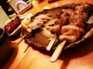 「炭火焼く鳥 ソリレス」は京都の地鶏が美味しい名店！おすすめメニューを紹介