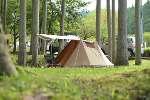 柳島キャンプ場は海のそばにあるおすすめ施設！充実の設備で初心者でも安心！