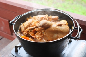 ニトリのダッチオーブンでキャンプ飯！シーズニング方法やおすすめレシピも紹介！